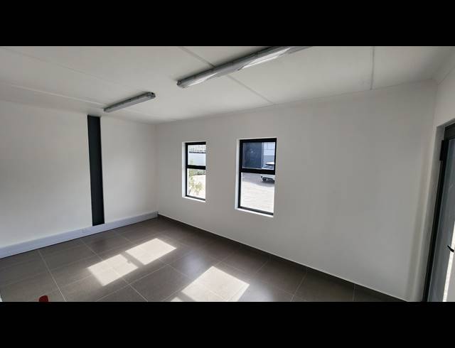132M² WAREHOUSE FOR SALE IN RIVERGATE